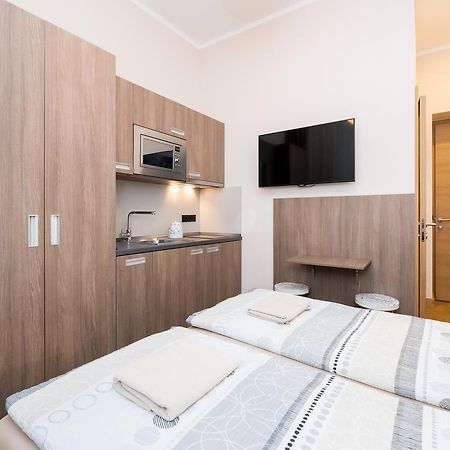 Manesova Astra Apartment ปราก ภายนอก รูปภาพ