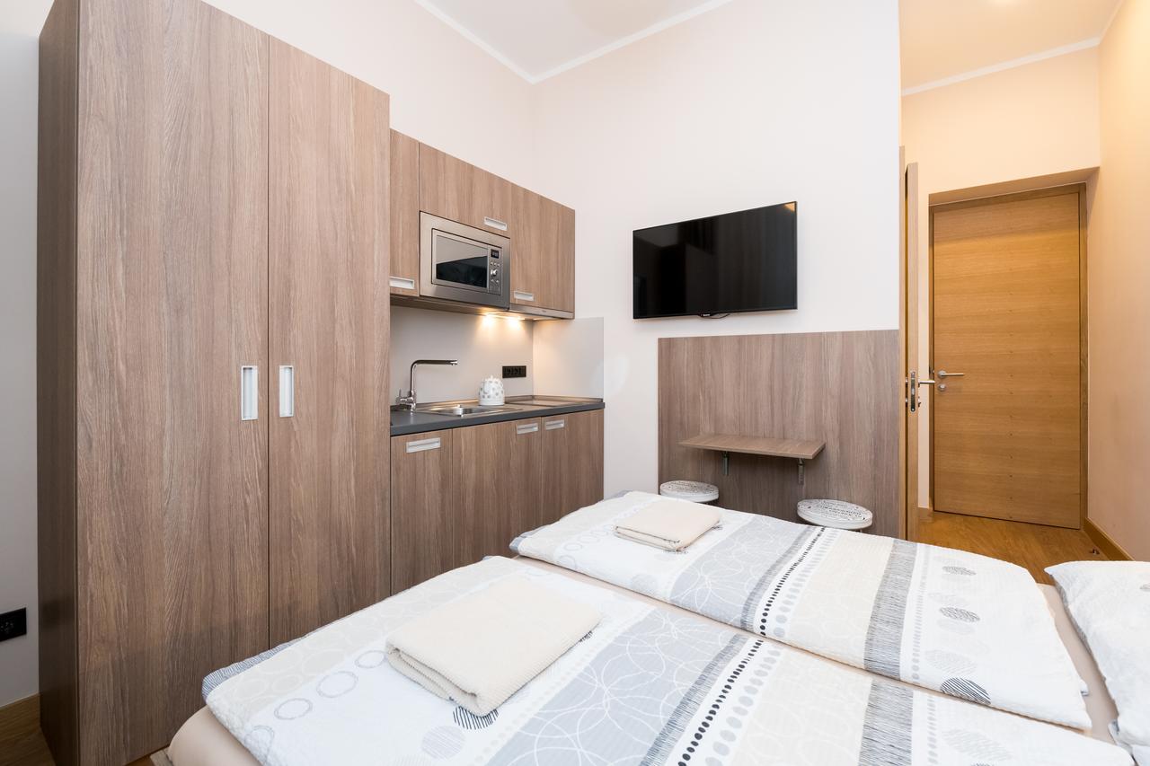 Manesova Astra Apartment ปราก ภายนอก รูปภาพ