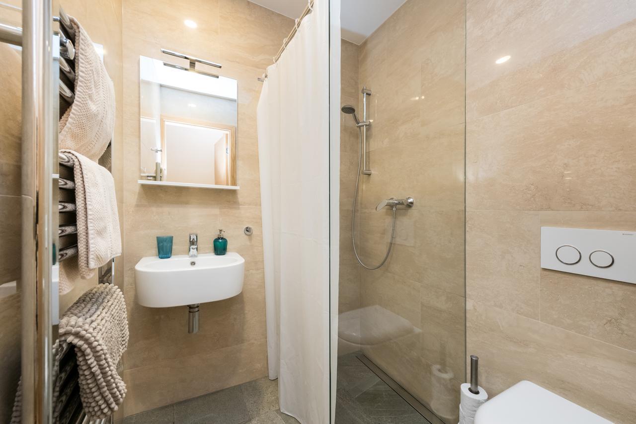 Manesova Astra Apartment ปราก ภายนอก รูปภาพ